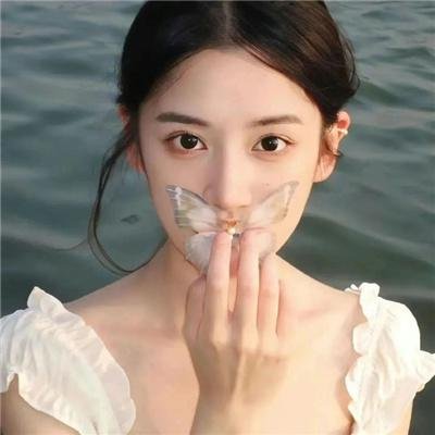 湖畔的女人们